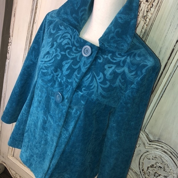 R. Q. T. Vintage Look Embossed Turquoise Lightweight Corduroy Cropped Jacket - Picture 5 of 13